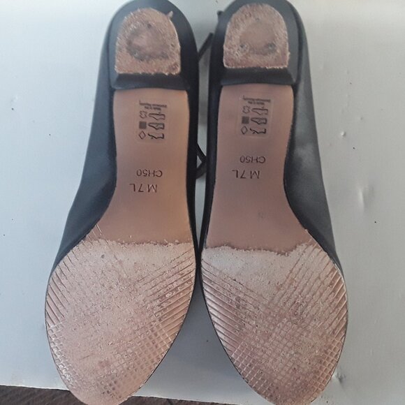 So Danca Black size M7L/CH 50 character shoes w/ buckle strap and 1 1/2" heel - Picture 6 of 8